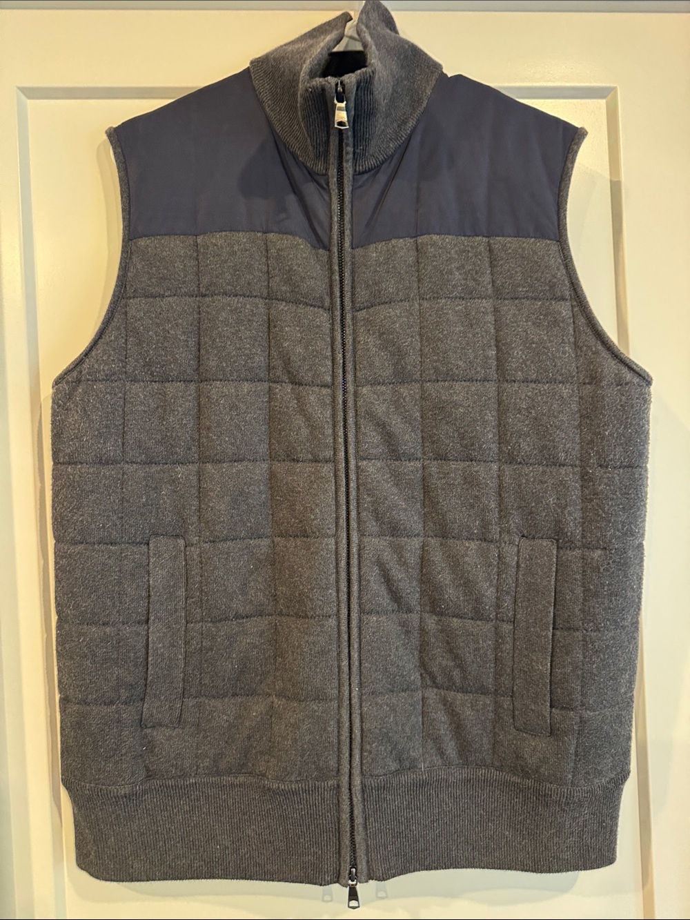 Banana Republic Men's Gray Quilted Puffer Vest in Gray & Blue